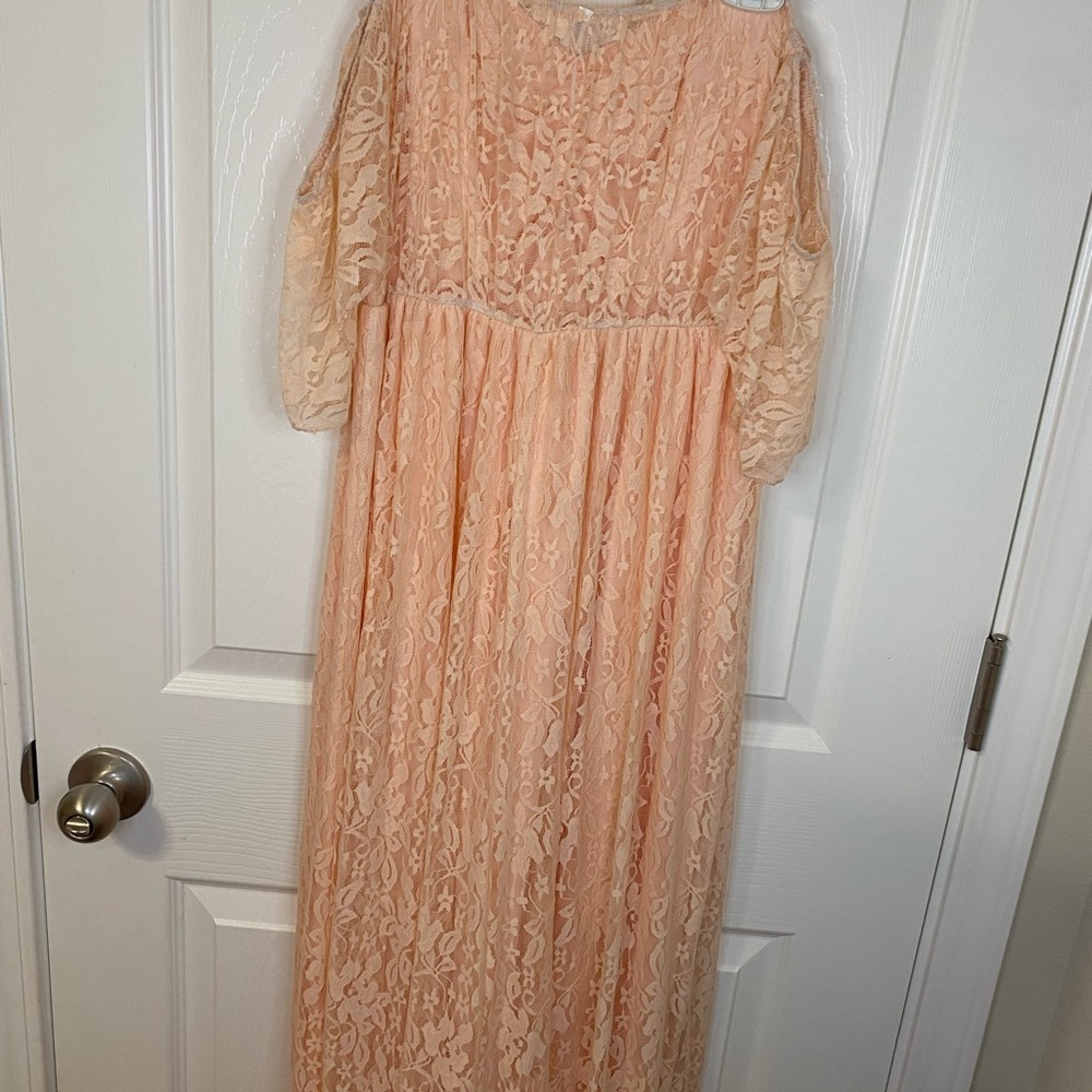 Elegant Peach Lace maternity Dress - Picture 7 of 7